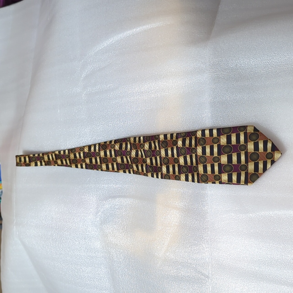 Urban Canvas Silk Tie Geometric Patterns Gold and Black Size 3 3/4" x 58 1/2"